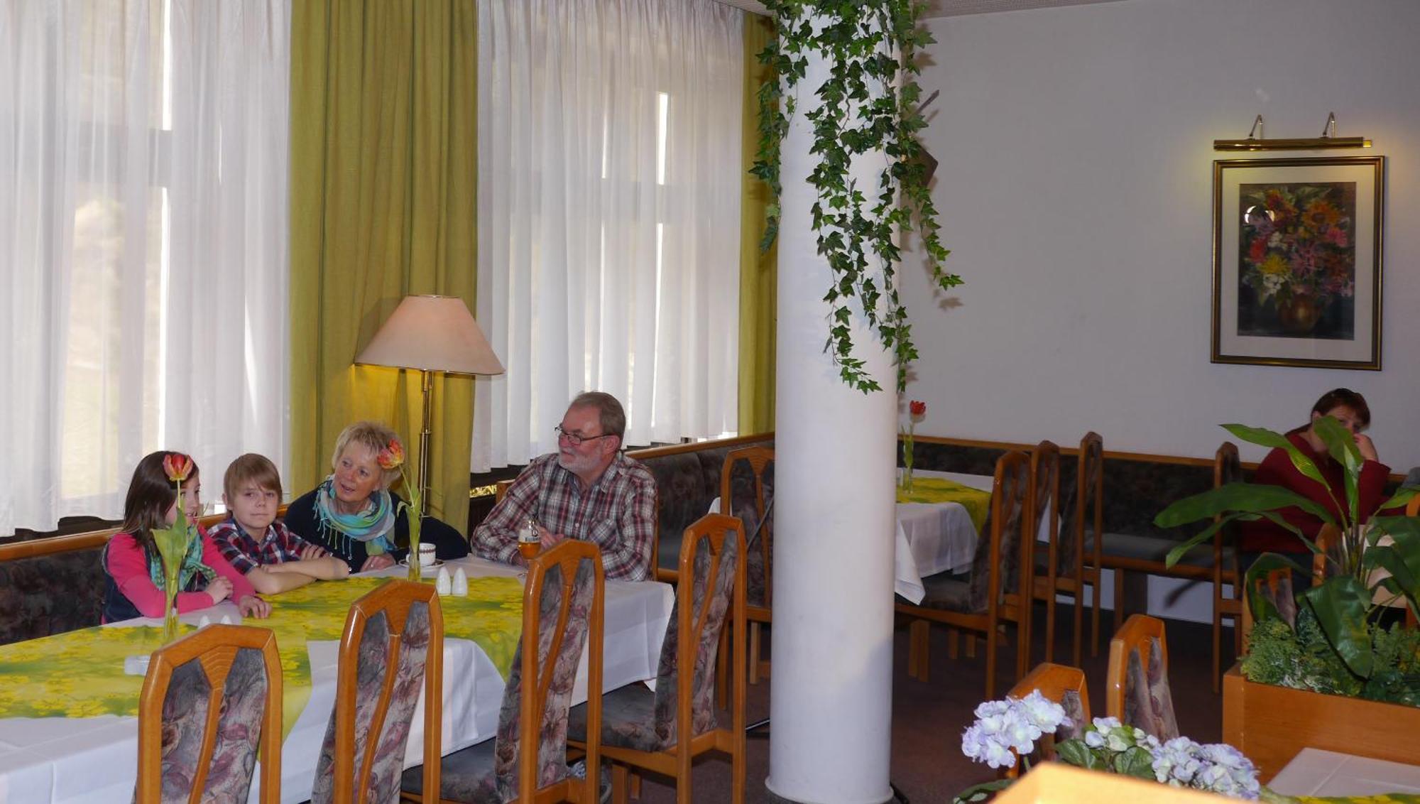 Naturparkhotel Haus Hubertus 쿠로르트오이빈 외부 사진